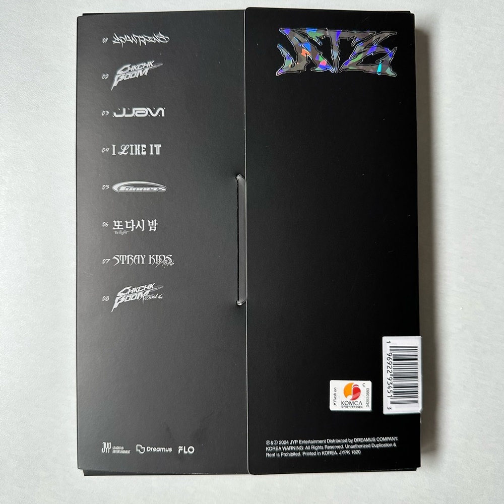 Stray kids ate limited album - Picture 2 of 3